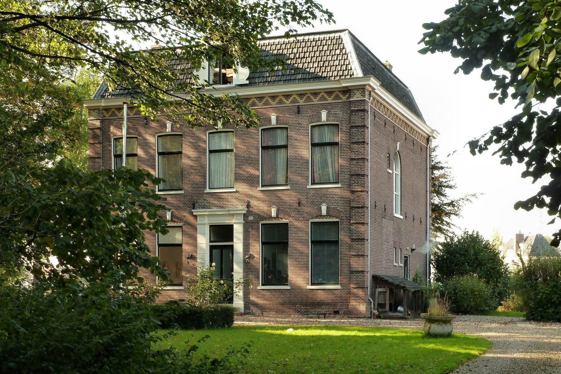 De Pastorie vanaf de tuin
